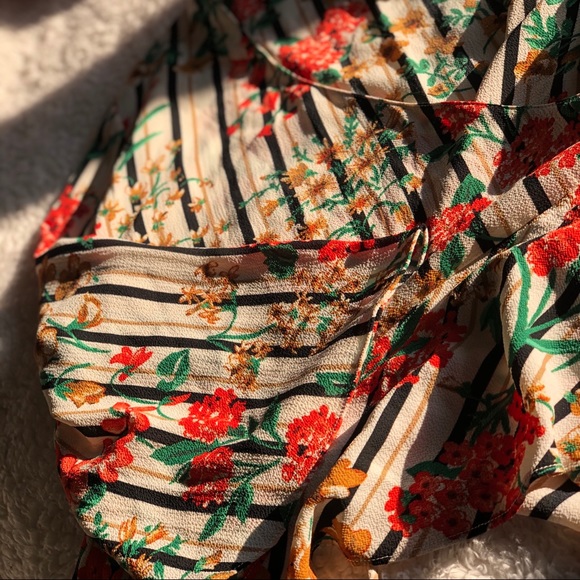 NWT ZARA Blouse Cache Coeur Floral Wrap 🌺 - Picture 10 of 10